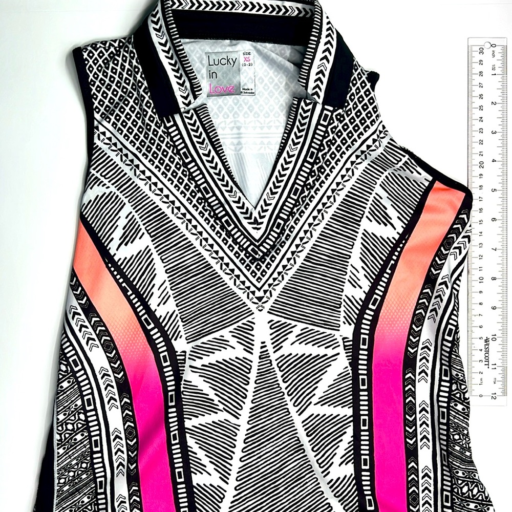 Women’s size extra small, 0 to 2, lucky in love top.